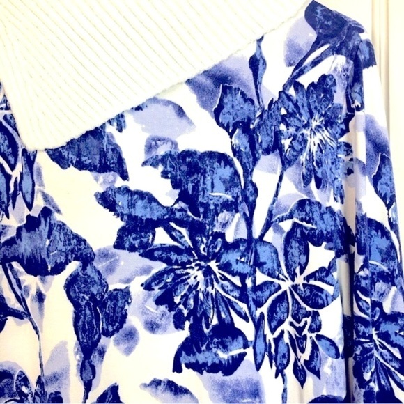 Chico’s blue white floral long sleeve tunic envelope neck size 12 (Chico’s 2) - Picture 5 of 11